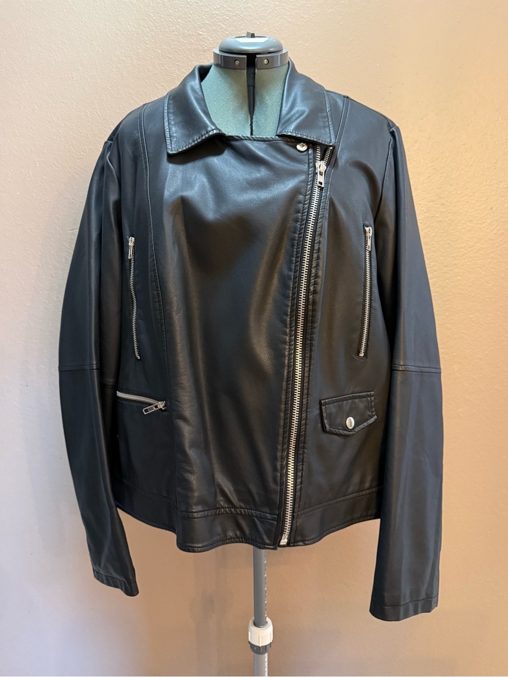 Lane Bryant Black Faux Leather Moto Jacket Plus Size 26/28